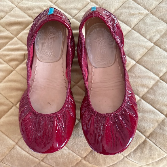 Tieks burgundy slip on shoes size 8 - Picture 2 of 3